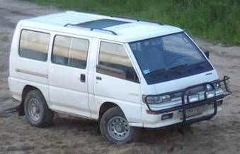 mitsubishi_L300_2.jpg