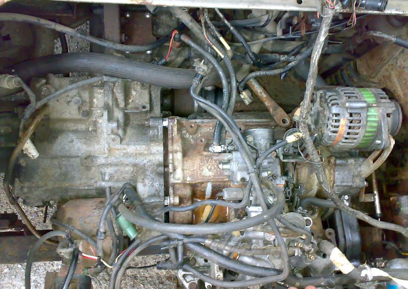 Motor EF12 naprasený do zadku E10.jpg