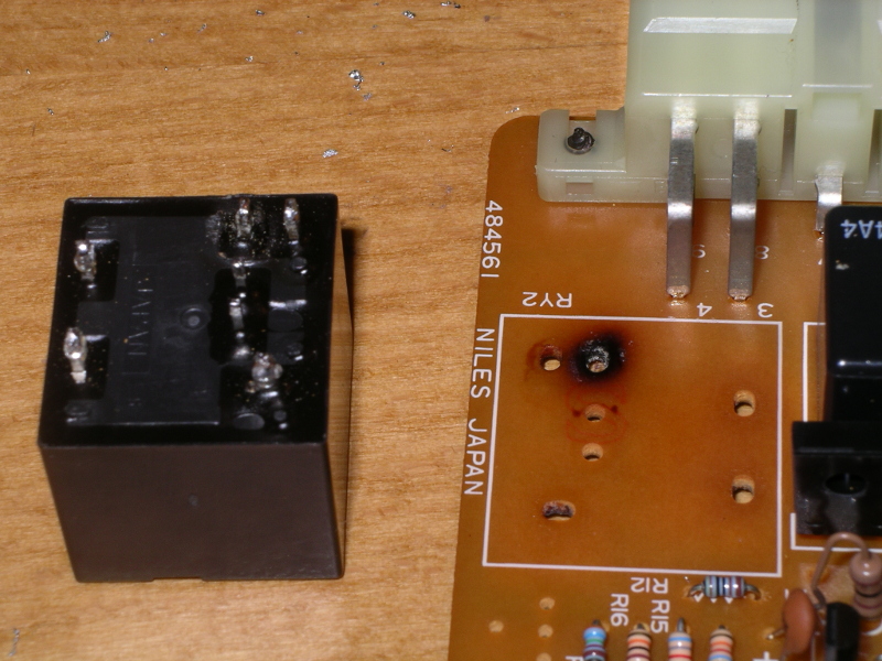 subaru-libero-fan-unit-pcb-under-relay_s.jpg